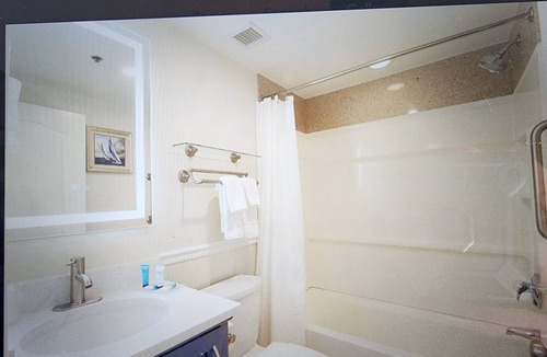 West Yarmouth Resort | Luxury Resort with Restaurants , 5 minutes to the beach