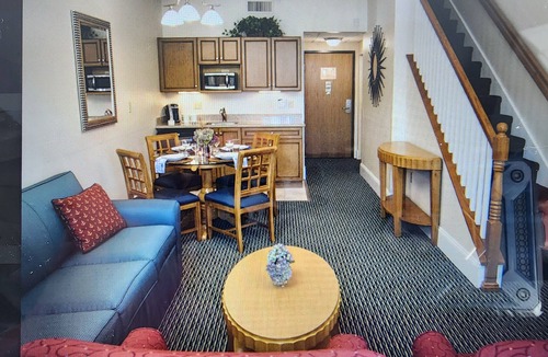 West Yarmouth Resort | Luxury Resort with Restaurants , 5 minutes to the beach