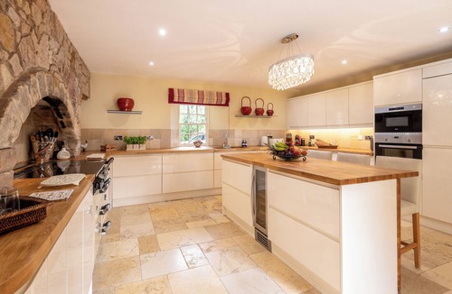 Dalkeith House | Luxury Scottish 5 Bedroom Home near Edinburgh with Hot Tub & Sauna