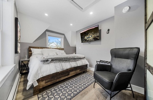 Greenwood House | Luxury Ski Lodge: Chef’s Kitchen, Hot Tub, and Fire Pit