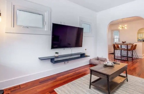 Wyandotte House | Luxury Theater Near Churchill Downs & Airport
