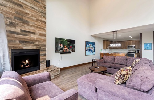Crosslake Condo | Luxury Townhome|Heart of Crosslake|Beach 832