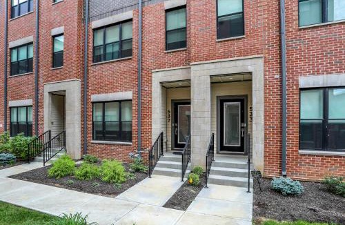 Lockerbie Square House | Luxury Townhouse with Fireplace Rooftop Deck Close to Downtown-Family Friendly