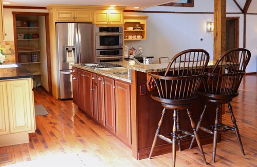 Laurelville Cottage | LUXURY Wooded Hilltop Villa Lodge in Hocking Hills