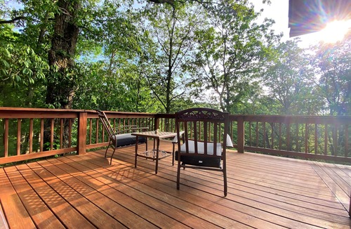 Laurelville Cottage | LUXURY Wooded Hilltop Hocking Hills Villa Lodge!