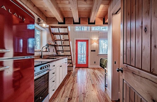 Springvale Cabin | Luxury Year-round Treehouse in Sanford, ME