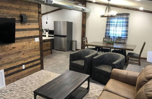 Sioux Falls House | Lyndale - Industrial Retreat Close to the Denny