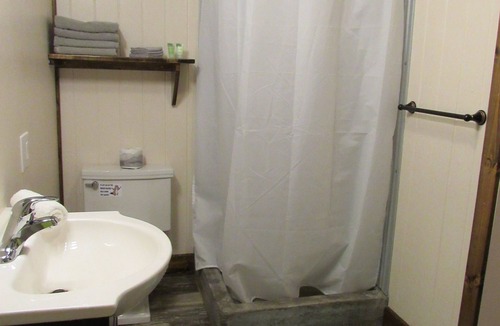 Almo Hotel | Lynnhurst Resort - Motel Unit 7 Sleeps 4 Jet Ski Rental Available!