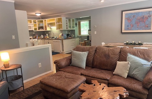 Frankfort House | M-22 home, 3 min to Lake Michigan and surrounded by hiking trails!