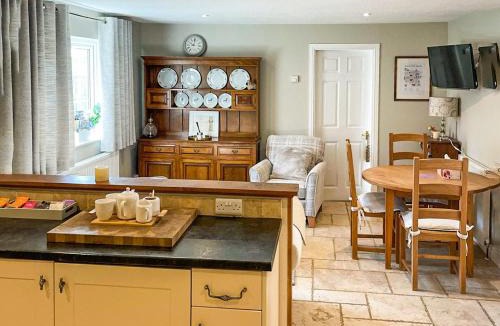 Carlton Miniott House | Magnolia Cottage