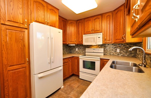 Rochester House | Magnolia House-4 Bdrm, 2 Bath - 2 Miles from Mayo Clinic/St. Mary's