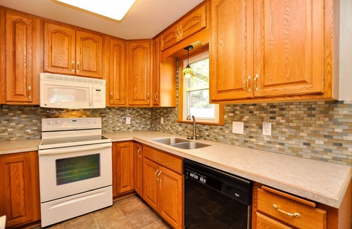Rochester House | Magnolia House-4 Bdrm, 2 Bath - 2 Miles from Mayo Clinic/St. Mary's