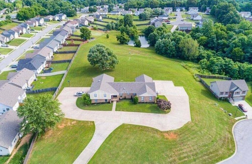 Clarksville House | Magnolia Summary: Hil