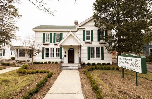 Clarkston Condo | Main Street Suite - Millpond Inn
