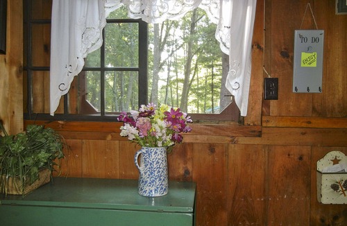 South Sanford Cabin | Maine Cabin on Beautiful, Quiet Lake.Close to Ocean