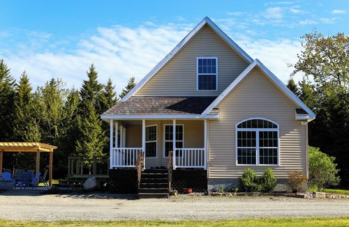 Southwest Harbor House | Maine Forest Home · Downtown SW Harbor 3 Minute Drive · Near Acadia Trails