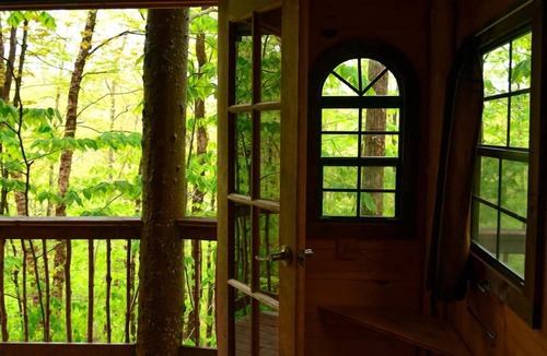 Stoneham Cabin | Maine Woods Treehouse-The Birdie