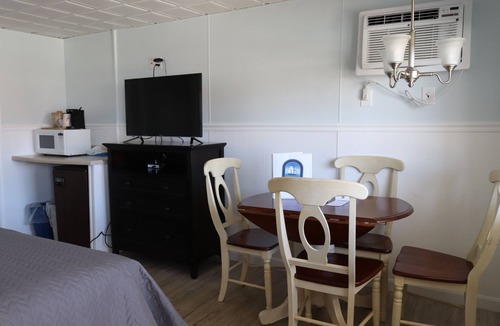 Hampton Hotel | Mainsail Inn & Cottages