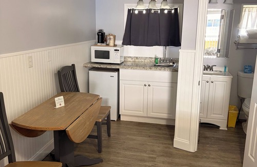 Hampton Hotel | Mainsail Inn & Cottages