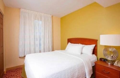 Bloomington Hotel | MainStay Suites Bloomington near University