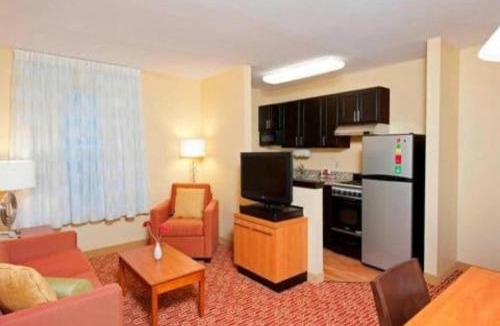 Bloomington Hotel | MainStay Suites Bloomington near University