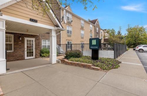 Middleburg Heights Hotel | MainStay Suites Middleburg Heights Cleveland Airport