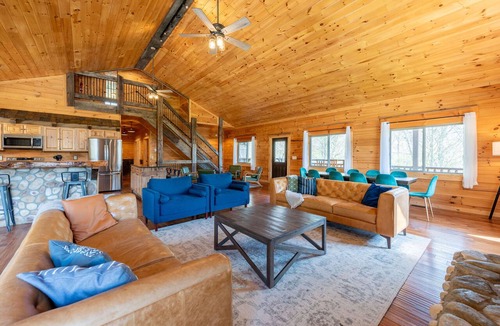 Creola Cabin | Majestic Lodge | Theater & Game Rm, Hocking Hills