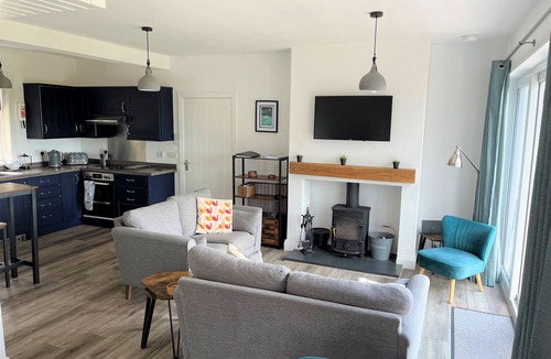 Rockcliffe Cottage | Mallaig - a bungalow that sleeps 6 guests in 3 bedrooms