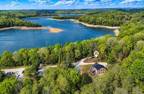 Cub Run House | Mammoth Lake House with Gas Grill 5 King Bedrooms-Family Friendly