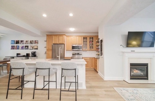 Manistee House | Manistee Harbor Retreat · Lake Michigan Access · Indoor Pool · Sleeps 8