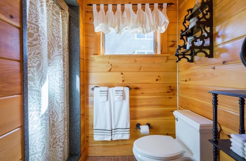 South Casco Cabin | Maple Cove Lodge on Lake Sebago Waterfront!