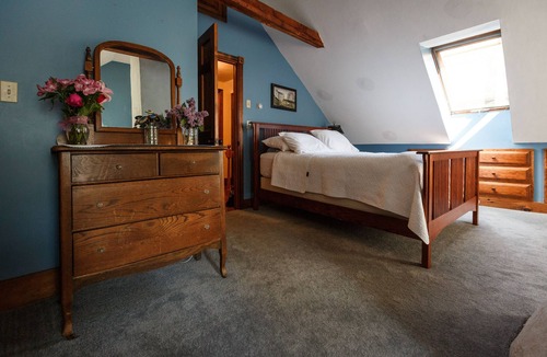 Lebanon House | Maple Moon Farm ~ Stay at a Historic Maine Farm!