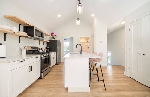 Traverse City Apartment | Maple View - The Carriage House