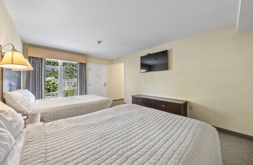 Kelleys Island Hotel | Marblehead Suite at Kelley's Island Venture Resort