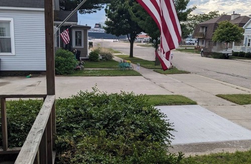 Ludington House | Marina Across the Street! Park your boat & Trailor here!