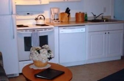Falmouth Heights Hotel | Mariner's Point Resort