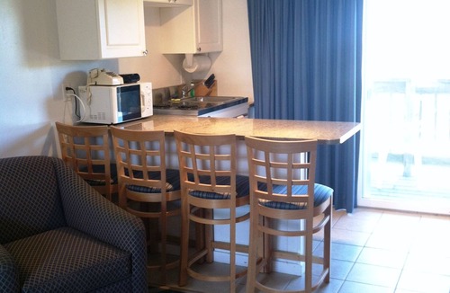 Falmouth Heights Hotel | Mariner's Point Resort