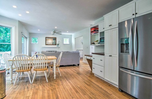 Marion House | Marion Home w/Private Deck < 1 Mi From Beach