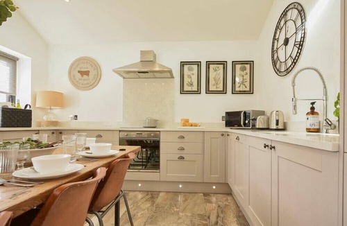 North Sunderland Cottage | MARMALADE COTTAGE, pet friendly, with open fire in Seahouses