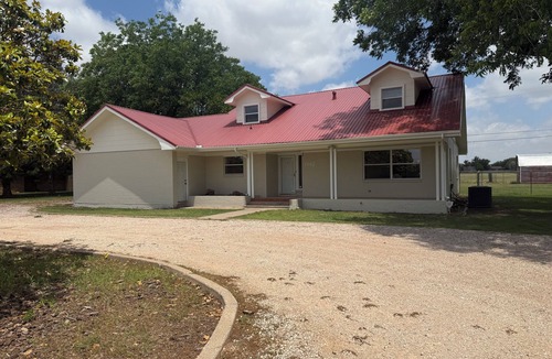 Clovis House | Marvelous 3-bedroom house in welcoming Clovis. Perfect for a crew or family!