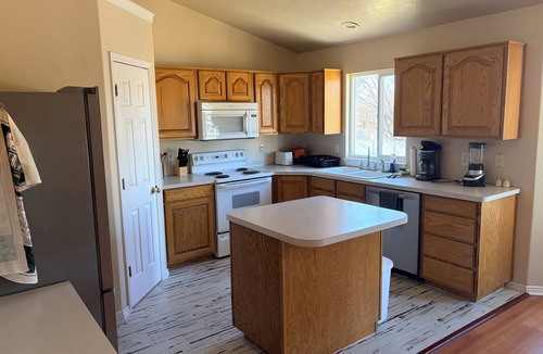 Roy House | Marvelous 3-bedroom house with 3 bedrooms close to ski resorts in charming Roy.