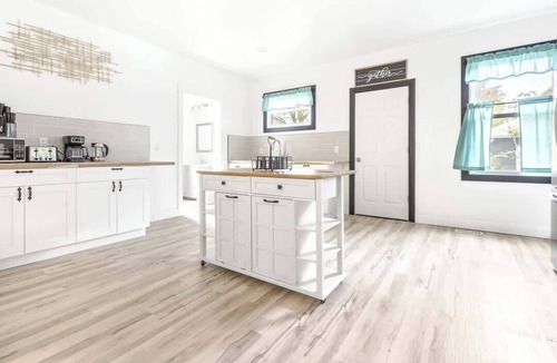 Niagara Falls House | Massive 11BR Home Ideal for Reunions