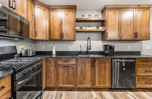 Birchwood Cabin | Massive 13BR Lodge Near Trails & Lakes – Built for Big Groups