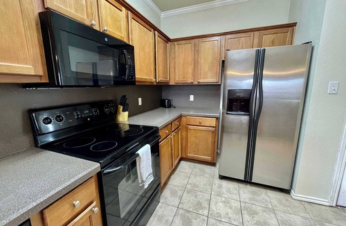 North Overton House | Matador on Main - 3BR/3.5BA - Walk to Tech