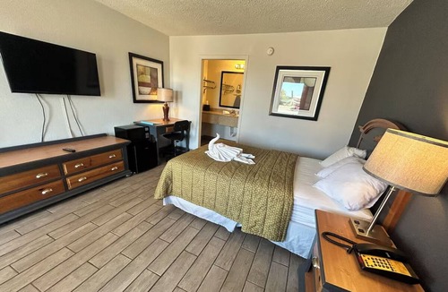 Mattoon Hotel | Mattoon Discovery Stay | Local Attractions & Recreation | Dining, Parks & Shops