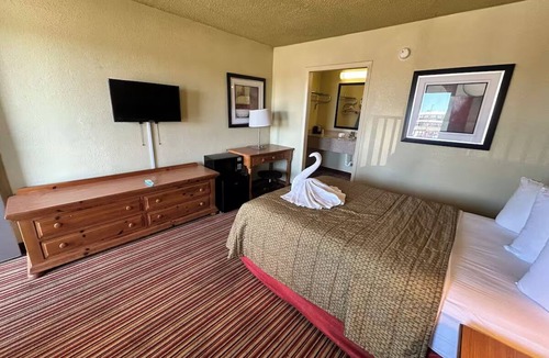 Mattoon Hotel | Mattoon Discovery Stay | Local Attractions & Recreation | Dining, Parks & Shops