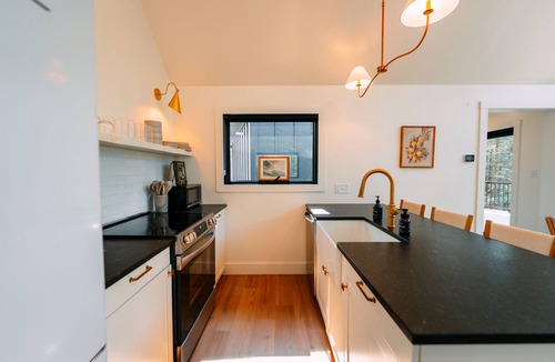Rockbridge Cabin | Maynard's Retreat | Hocking Hills, Modern, Hot Tub