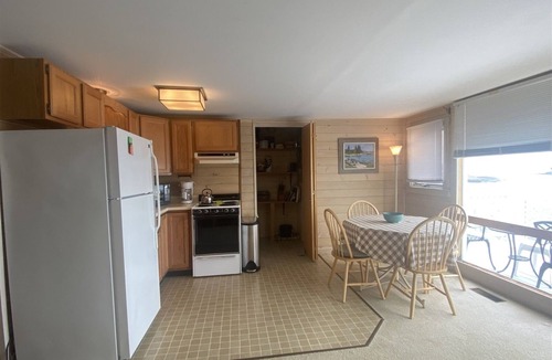 New Harbor Apartment | McFarland Shore/New Harbor