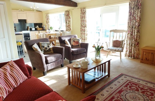 Spennymoor Cottage | Meadow cottage- two bedrooms both ensuite and all on one level.
