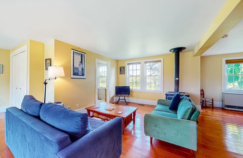 Sedgwick House | Meadow Farmhouse | Country home in Sedgwick on 6 acres, great for stargazing